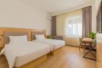 Huayi Collection Hotel (Beijing Xinguozhan Capital Airport)