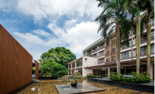 Baiyun Lakeside Hotel (Nanhu Tourism Center)