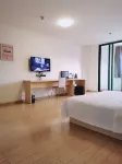 7Days Inn Chain Hotel (Wuzhou High-Speed Rail South Station) - balcony