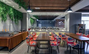 James Joyce Coffetel (Shenyang North Railway Station, Qishan Road Metro Station)