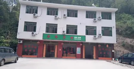 Xinning Xinlong Hotel Отели рядом с достопримечательностью «Langshan National Park»