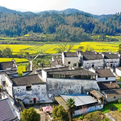 Wuyuan Skywells Hotels near Zhenyuan Hall