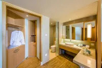 Poly N+ Hotel Hailing Island Hotels near Hai Ling Island