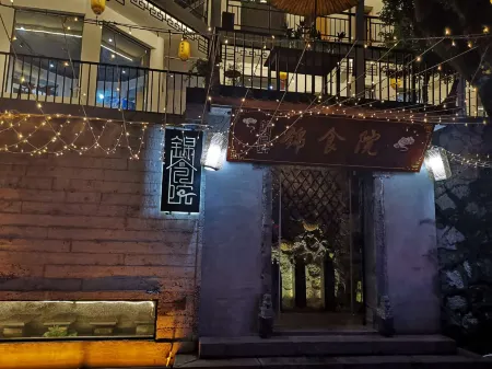 Floral Hotel·Yichang Sanxia Jinshi Hotel Отели рядом с достопримечательностью «Interception Memorial Garden»