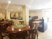 Vienna Hotel (Beijing Shijingshan Wanda Bajiao Amusement Park Metro Station Branch) - Dağ Manzaralı