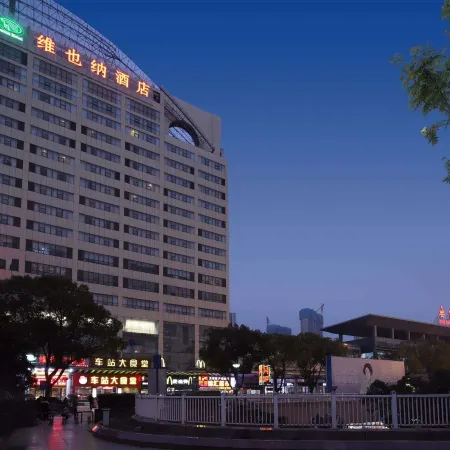 Vienna Hotel (Wuxi Railway Station Hotel) Отели рядом с достопримечательностью «Железнодорожный вокзал Уси»