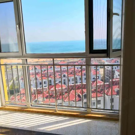 qingdao guanhai  wangyue diyipaihaijinggongyu Отели рядом с достопримечательностью «Пляж Голден-Бич»
