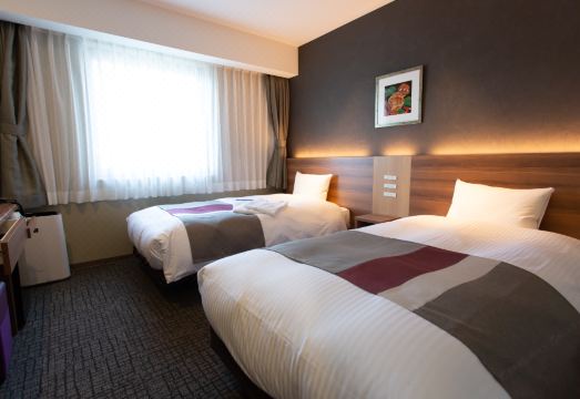 신사이바시 그랜드 호텔 로비의 무료 음료 제공대