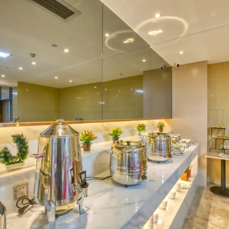 Lavande Hotel (Wulanhot Wuyi Square)