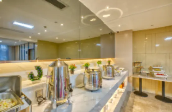 Lavande Hotel (Wulanhot Wuyi Square)