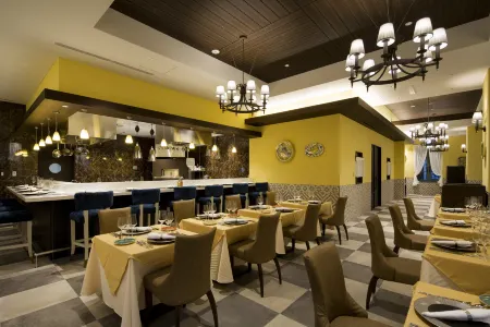 Hotel Monterey Kobe Отели рядом со станцией JR Shin-Nagata Station