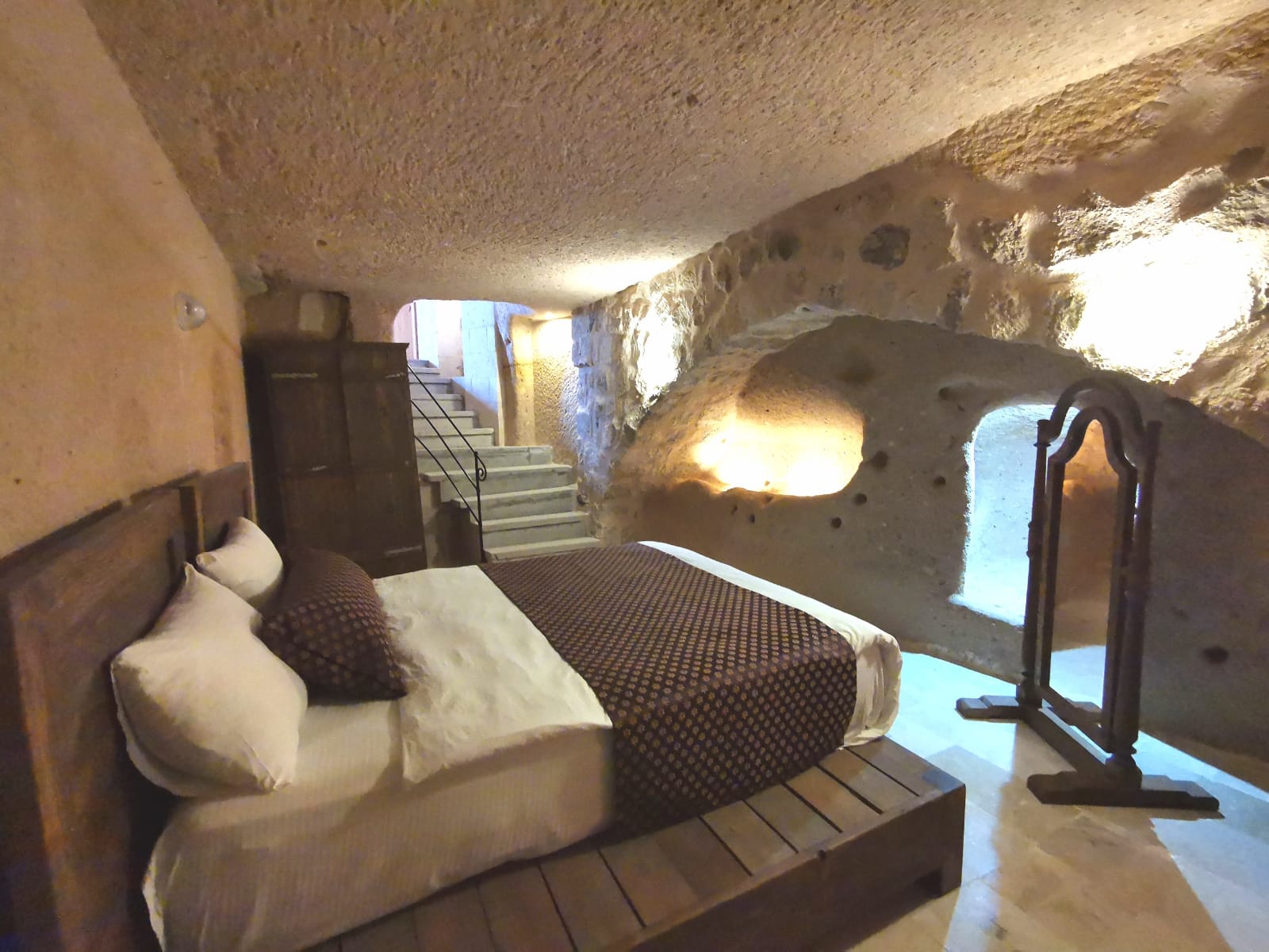Helike Cave Hotel