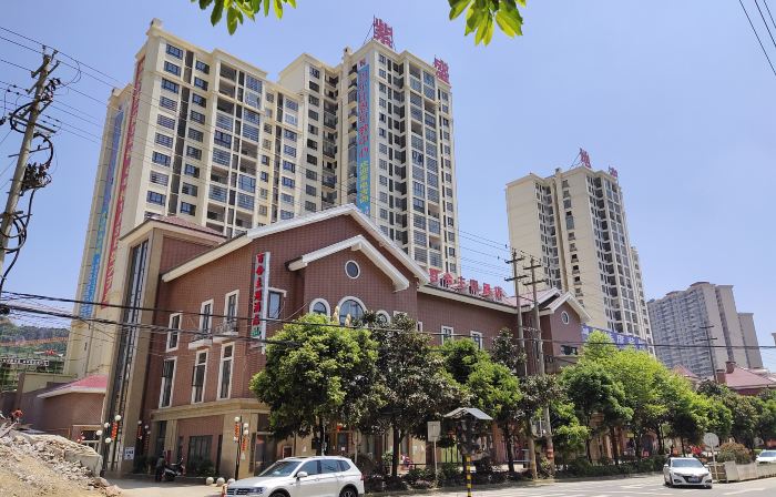 Ziyun Lily Theme Hotel