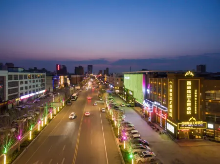 Dongying Belle Boutique Theme Hotel (Haitong Road Food Street Ginza Plaza) Отели рядом с достопримечательностью «Huanghe Sanjiaozhou Zoo»