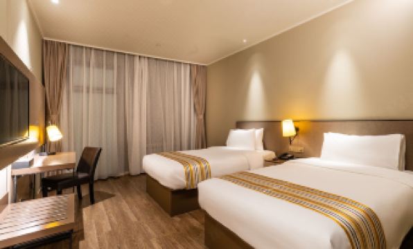 Ease Hotel (Harbin Central Street)