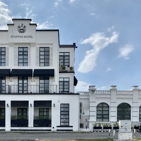 Stanton Hotel Отели рядом с достопримечательностью «Торговый центр Karamunsing Capital»