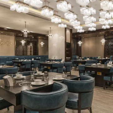 LUXURY BLUE HORIZON Grand Hotel (Xining High-Speed Railway Station)