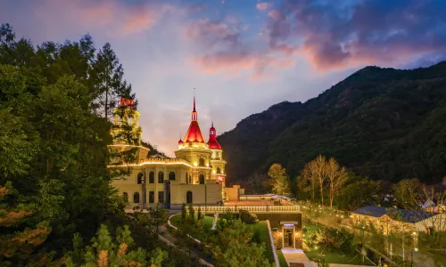 Man Valley Resort Town