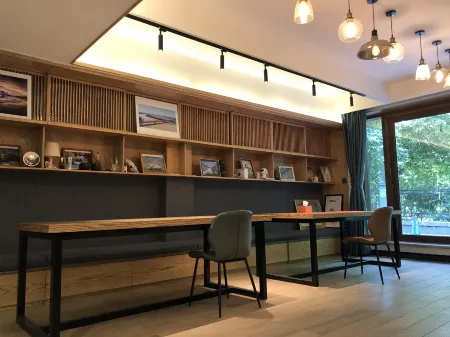 Floral Hotel · Jinan Xianyuan Blue House hotel (Black Tiger Spring Daming Lake) Отели рядом с достопримечательностью «Qilu University of Technology East Campus»