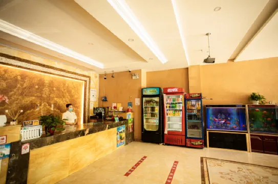 Yining Zhangzhou Business Hotel