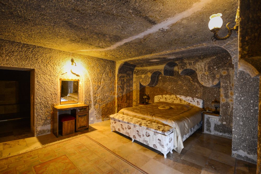 Roma Cave Suite