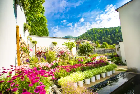 Yunqi Courtyard Hot Spring Inn Отели рядом с достопримечательностью «Beihai Wetland»