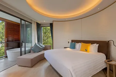 The Nature Phuket Отели рядом с достопримечательностью «Laem Sing Beach»