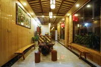Furong Town Guohua Inn