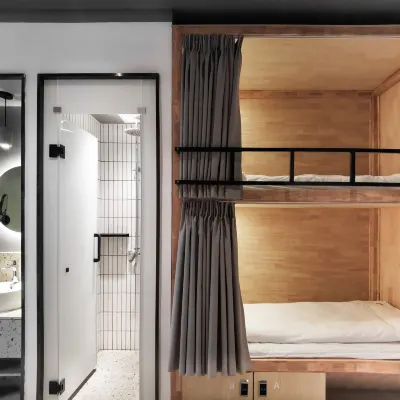 Roomix Hostel (Shanghai Jing'an Temple) Hotels near محطة جيانغسو رود
