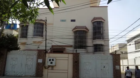 Hotel Royal Residency Отели рядом с достопримечательностью «Мавзолей Джинны»