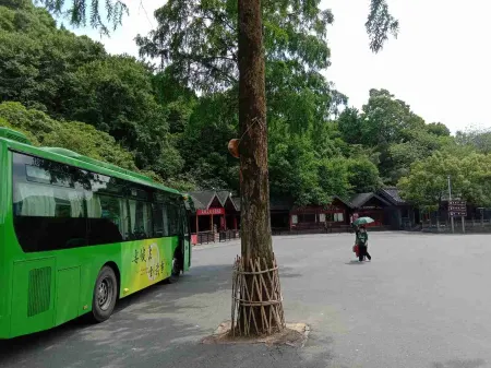 Wudangshan Taiziju Inn Отели рядом с достопримечательностью «Wudang Scenic Spot»