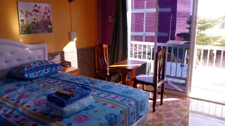 RuengsriSiri Guesthouse Отели рядом с достопримечательностью «Wat Saphan Hin»