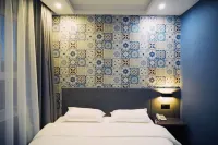 Yangguang Hotel - parking