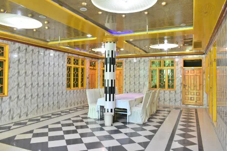 River Palace Hotel Отели рядом с достопримечательностью «Qambar Chowk»