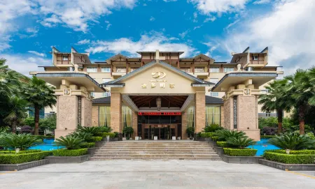 Santo Domingo International Hotel Отели рядом с достопримечательностью «The Rocky Natural Bridge»