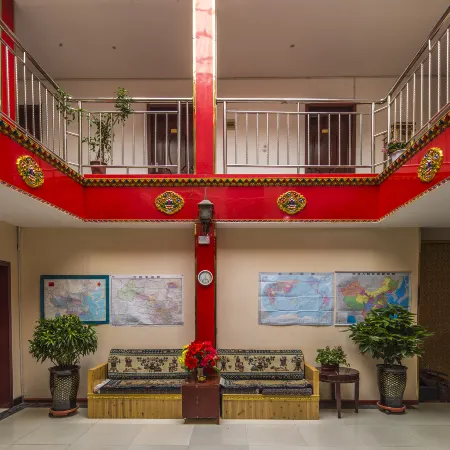 Luqu Century Hotel (Yueya Lake Park)