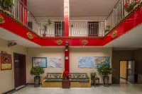 Luqu Century Hotel (Yueya Lake Park)