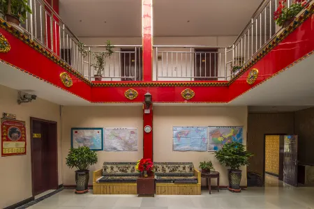 Luqu Century Hotel (Yueya Lake Park)