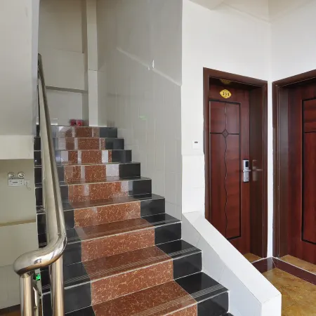 Menghai Tea City Business Hotel