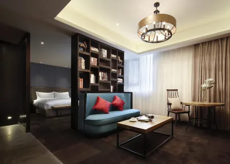 Ease House (Luoyang Longmen High-speed Railway Station)