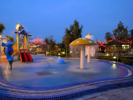 Zhisheng Hot Spring Hotel (Yi'nan Zhisheng Hot Spring Building 3) Отели рядом с достопримечательностью «Yinan Hanmu Museum»