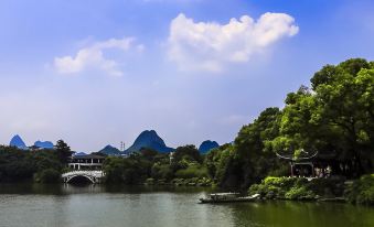 Weidemen Hotel (Guilin Xiangshan Scenic Area Liangjiang Sihu Branch)