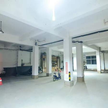 Junyi Hotel (Mengzhou Bus Station)