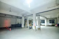 Junyi Hotel (Mengzhou Bus Station) - Bãi đậu xe