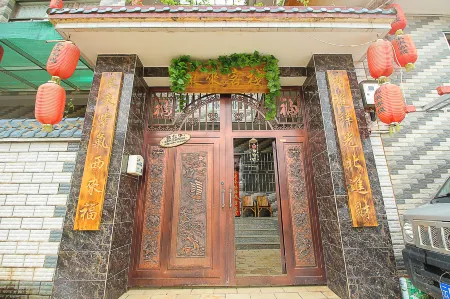 Shizong Donglai Inn Отели в г. Шицзун
