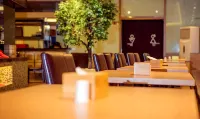 Meilun Jinyue Hotel (Xiamen Zhongshan Road Wenzao Subway Station)