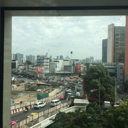 The Quarter Hualamphong by UHG