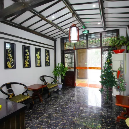 Donglai Courtyard Inn