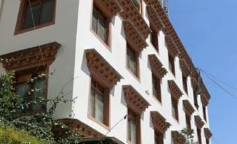 Derong Tawang Business Hotel