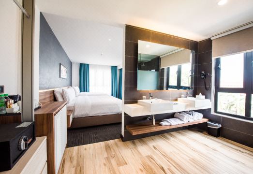 3. 더 스미스 하우..